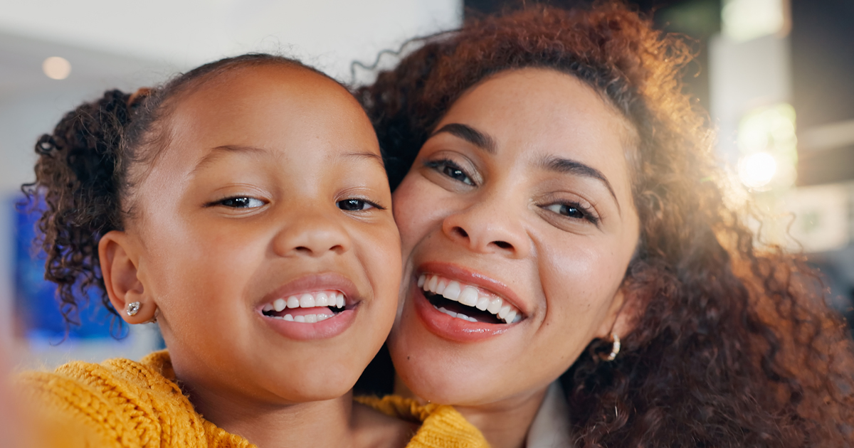 mother child smiling selfie
